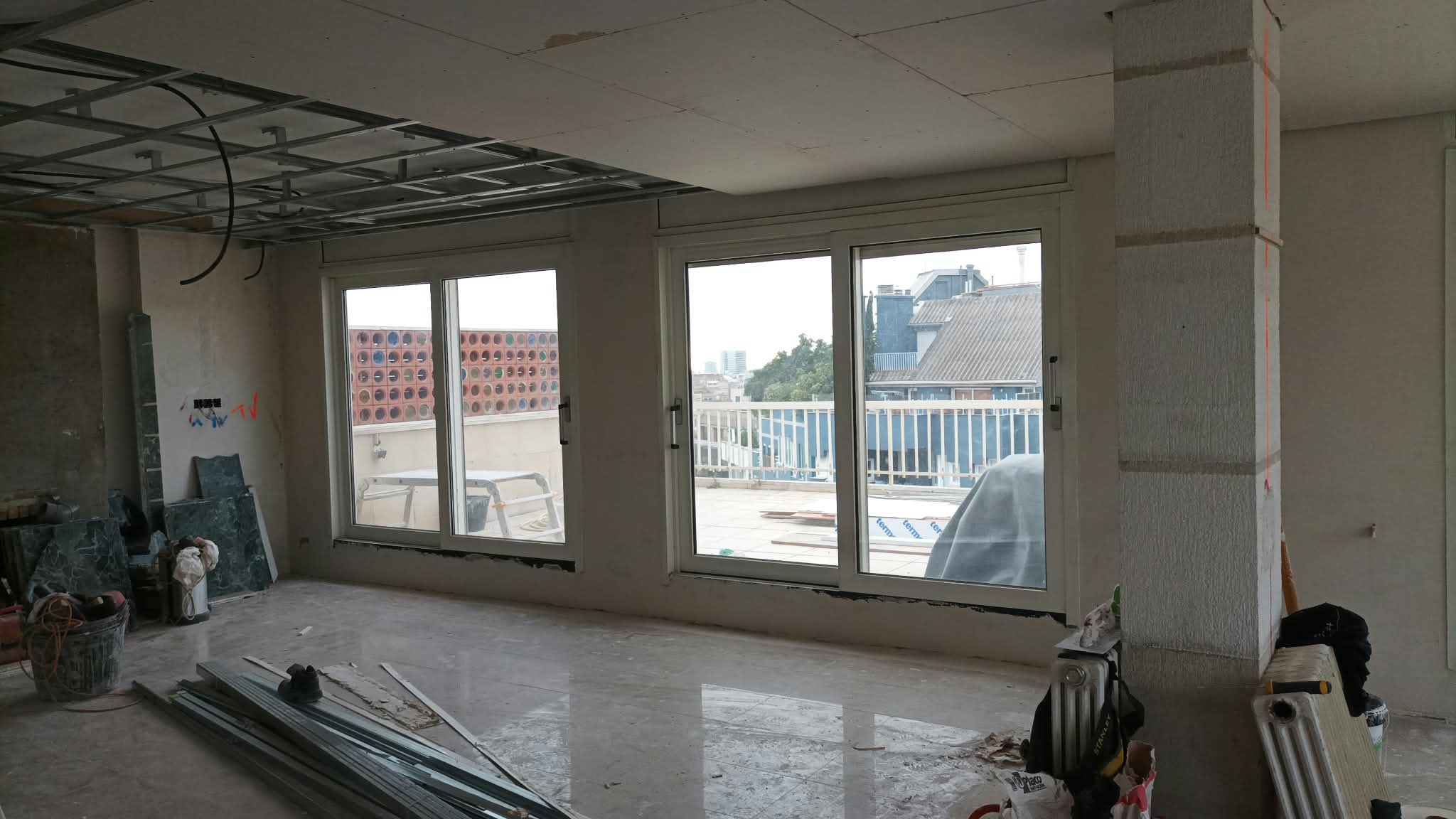 Reforma de ático dúplex: terraza, techos y paredes