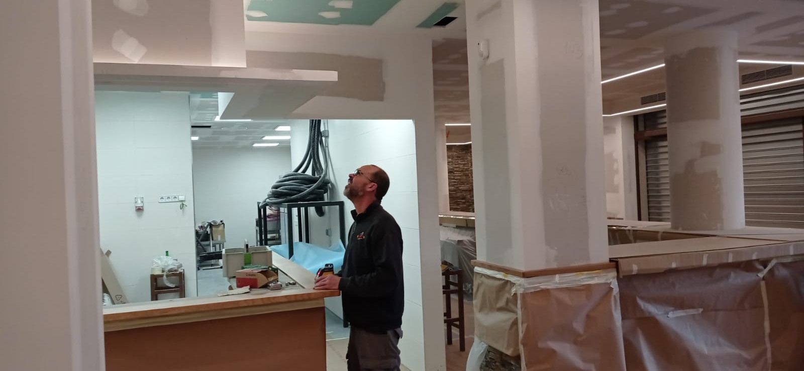 Restaurante Navarro: techo, paredes e insonorización completa